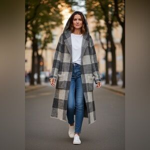 Joseph A Black and Cream Knit Cardigan SO5016